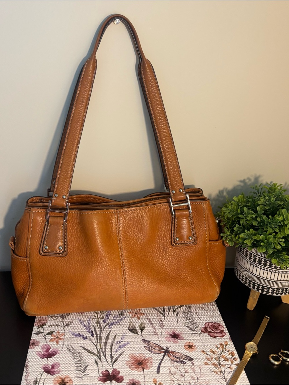 Genuine Fossil brown leather shoulder bag in great condition